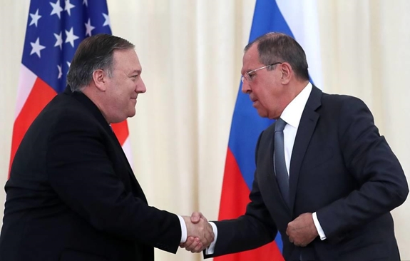 Ngoại trưởng Mỹ Mike Pompeo và người đồng cấp Nga Sergei Lavrov tại thành phố Sochi (Nga). Ảnh: TASS